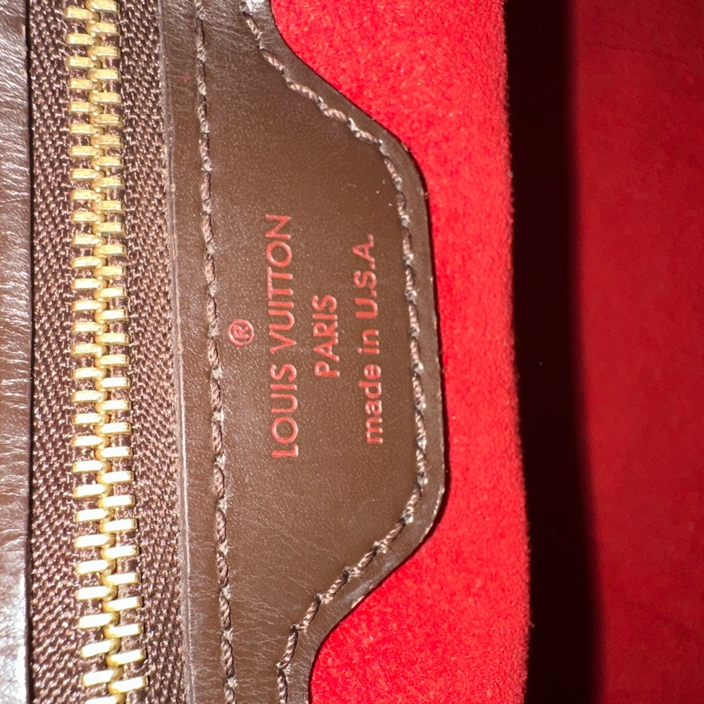 Louis Vuitton Hampstead MM IN Damier Ebene!!! Like New!!! - Picture 9 of 9